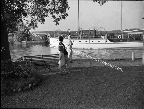 LAUNCH ON RIVER YARE